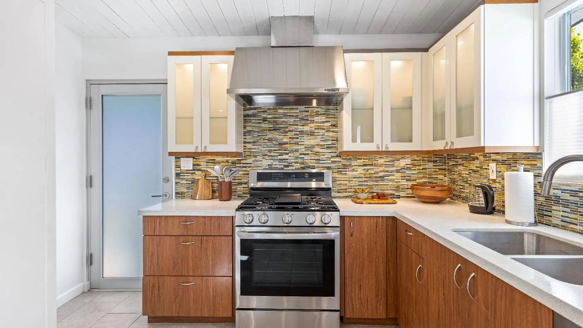 Luxurious Tennis Club Bungalow 1 With Mountain Views And Walks To Downtown Palm Springs! United States