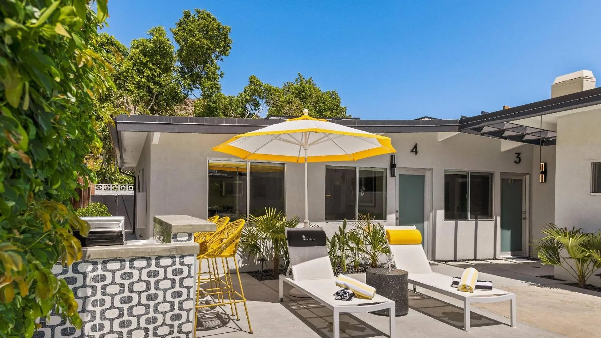 Holiday home Luxurious Tennis Club Bungalow 1 With Mountain Views And Walks To Downtown Palm Springs! United States