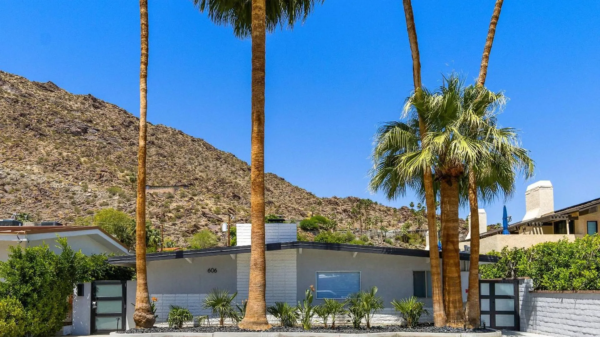 Luxurious Tennis Club Bungalow 1 With Mountain Views And Walks To Downtown Palm Springs! 0*,  United States