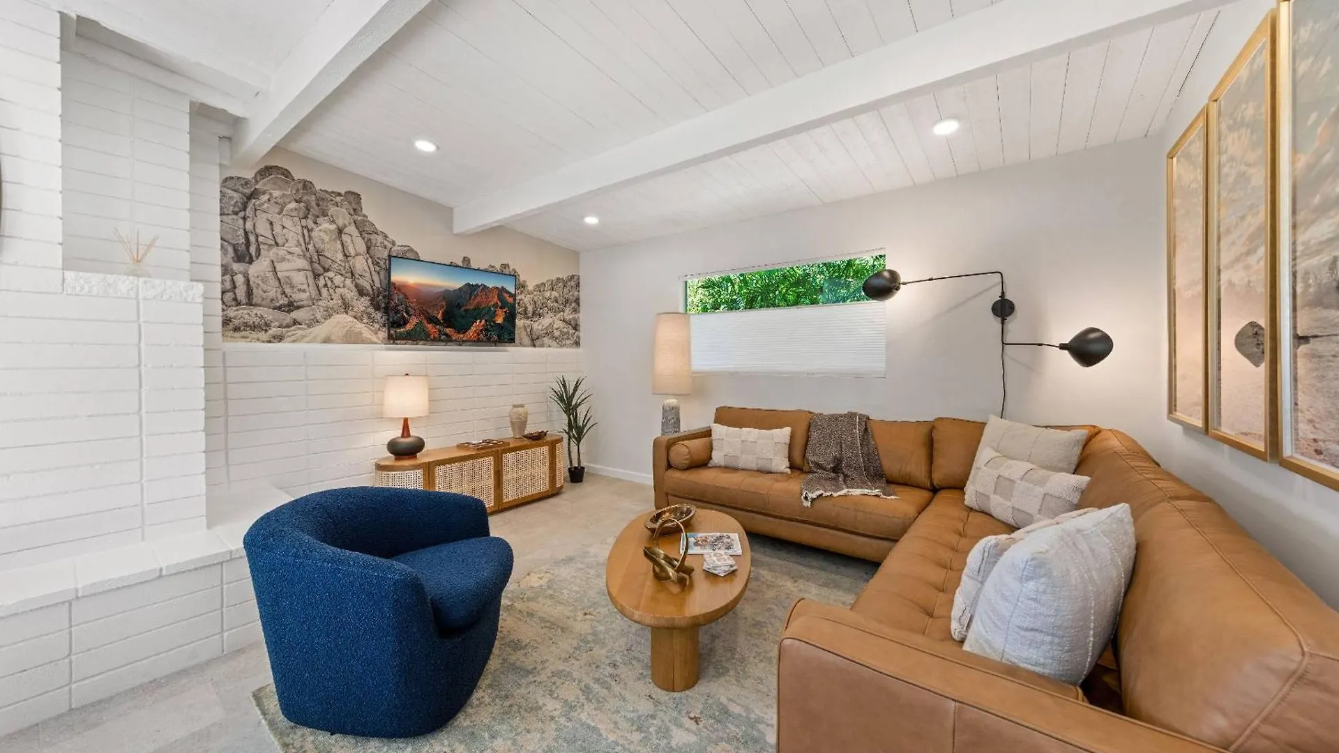 Luxurious Tennis Club Bungalow 1 With Mountain Views And Walks To Downtown Palm Springs!