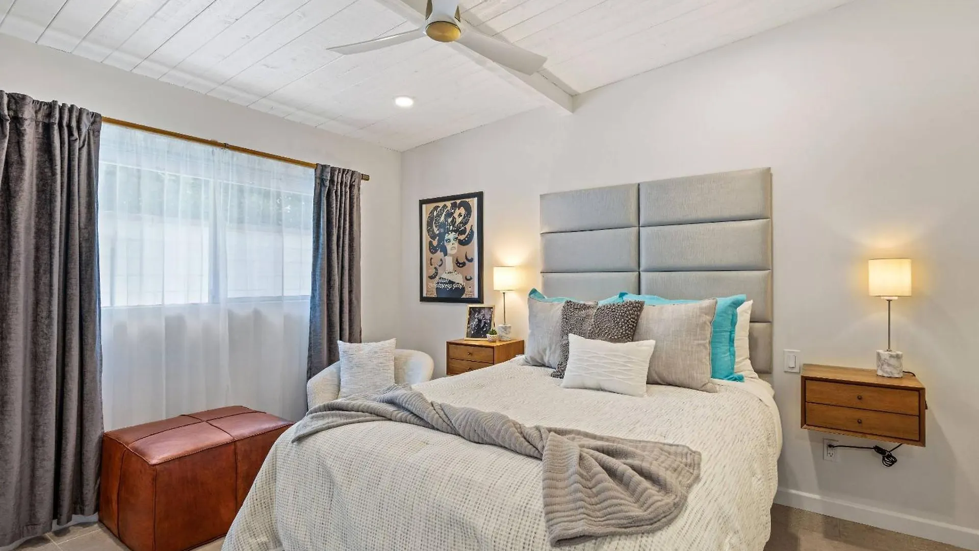 Luxurious Tennis Club Bungalow 1 With Mountain Views And Walks To Downtown Palm Springs! Holiday home
